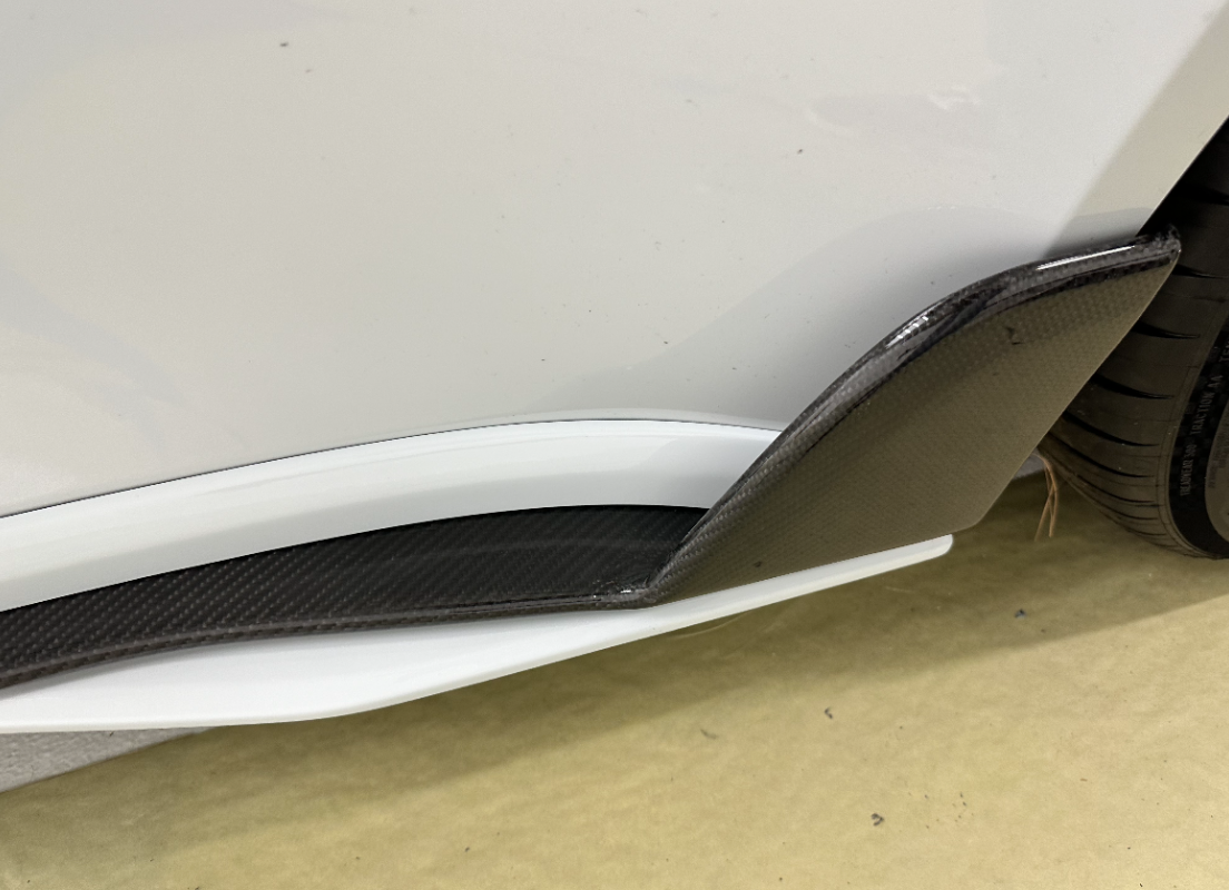 PORSCHE 992 TURBO TECHART FINNED CARBON FIBER ROCKER PANELS