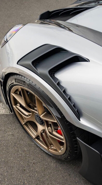 PORSCHE 992 GT3 RS LOUVERED FENDERS