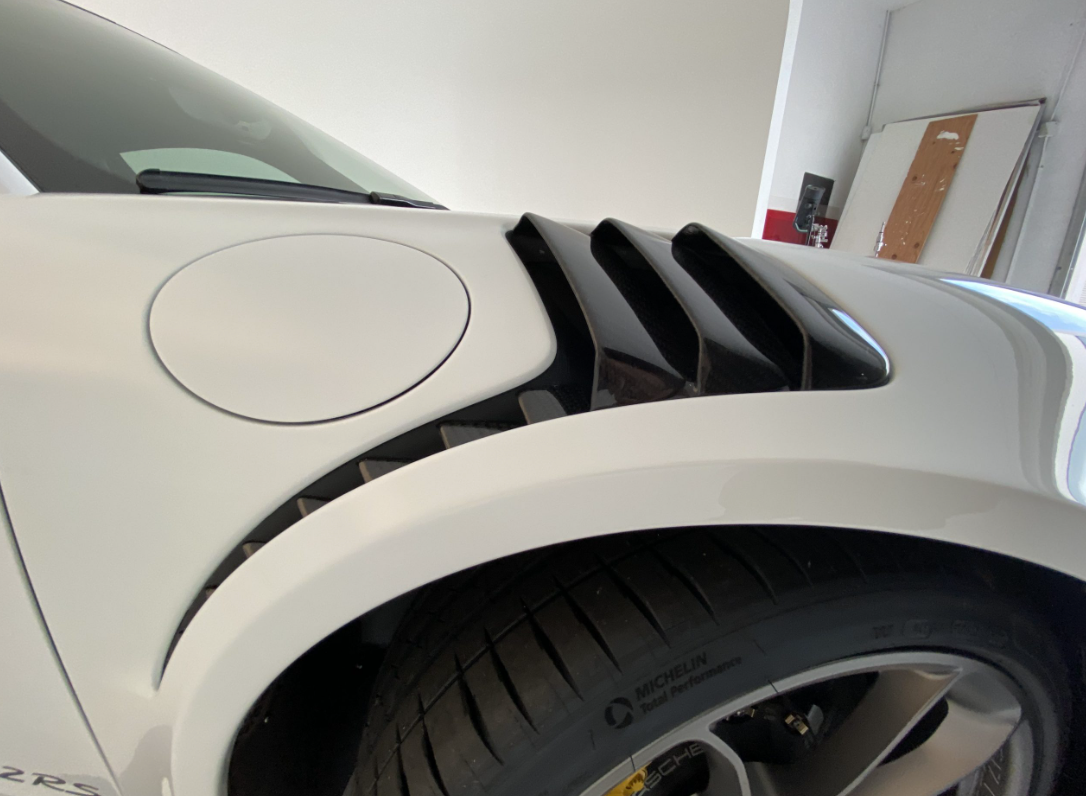 PORSCHE 991.2 GT2RS STYLE CARBON FIBER LOUVERED FENDERS