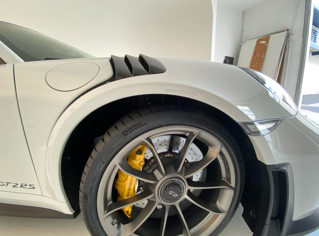 PORSCHE 991.2 GT2RS STYLE CARBON FIBER LOUVERED FENDERS