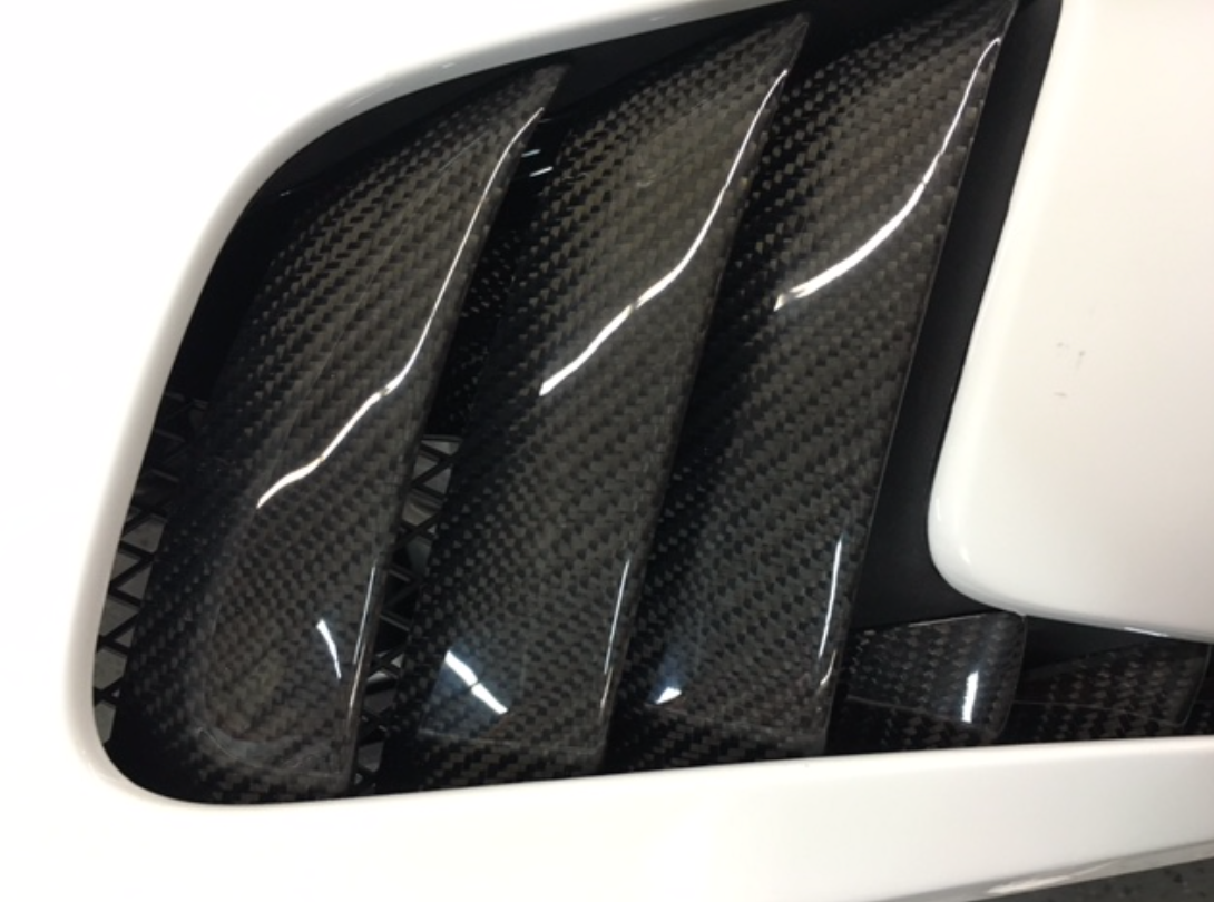 PORSCHE 991 GT3RS CARBON FIBER LOUVERED FENDER GRILLS