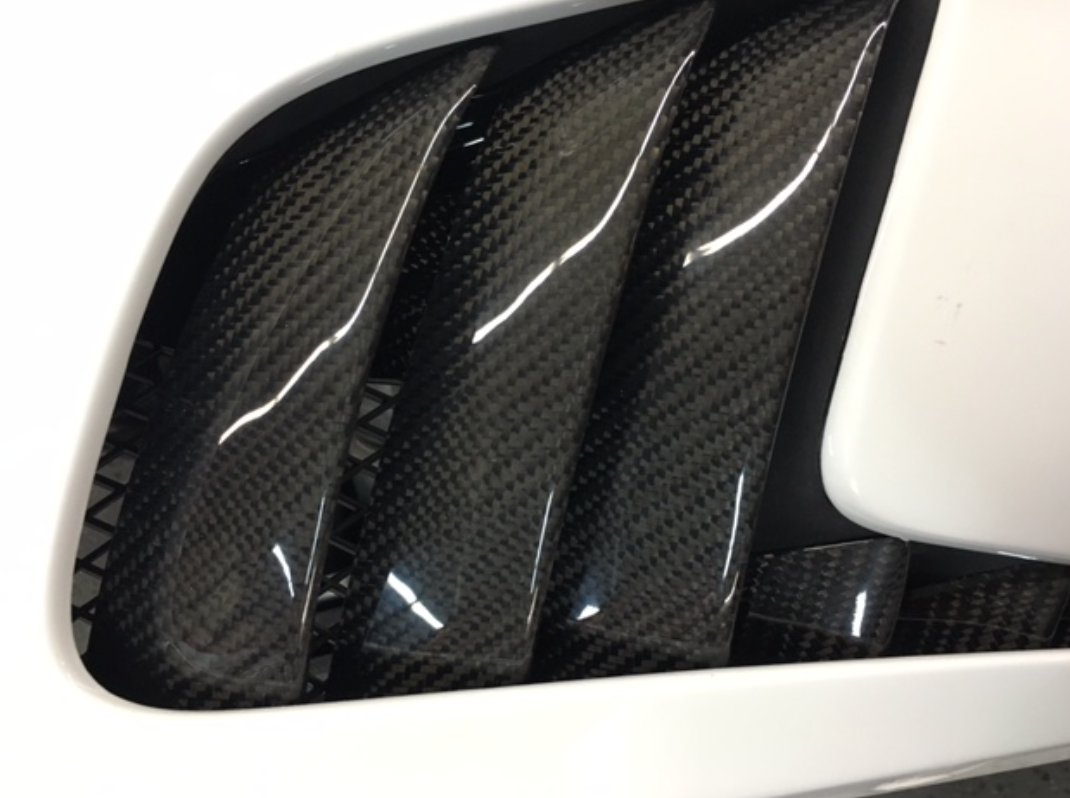 PORSCHE 991 GT3RS CARBON FIBER LOUVERED FENDER GRILLS